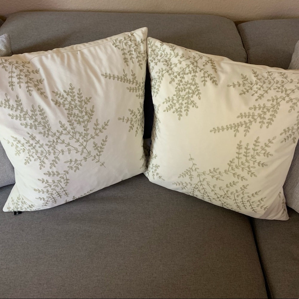 Still like BRAND NEW Decorative Pillows